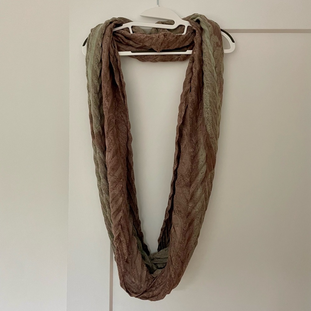 Metallic Knit Scarf - Picture 2 of 9